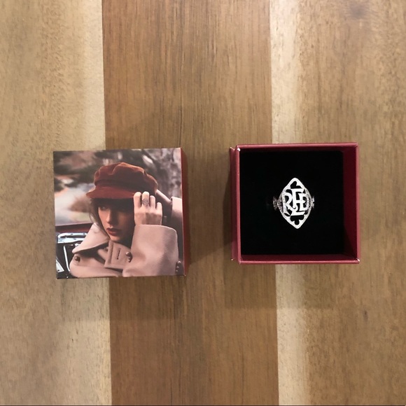 RED Ring (Taylor’s Version) Album Ring - Picture 4 of 7